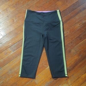 Victoria's Secret VSX Sport Black Capri Leggings Sz M NWOT